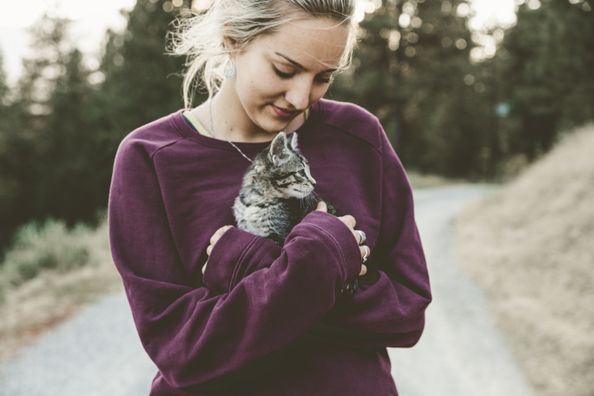 Mädchen mit Katze